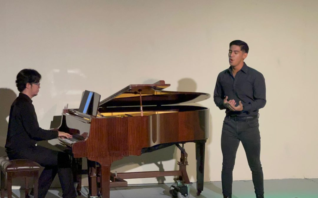 Solistas de los coros Ángela Peralta y Guillermo Sarabia ofrecen concierto a beneficio de la biblioteca del CMA