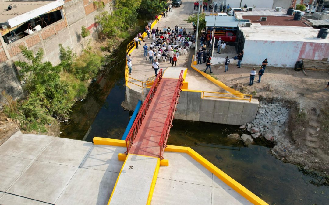 Inauguran Puente Peatonal y Muro de Contención en Fuentes del Valle
