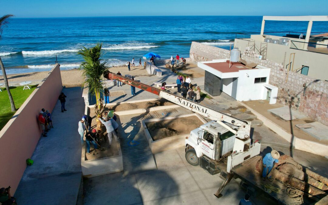 Listos baños y regaderas en los accesos de playa para esta Semana Santa en Mazatlán