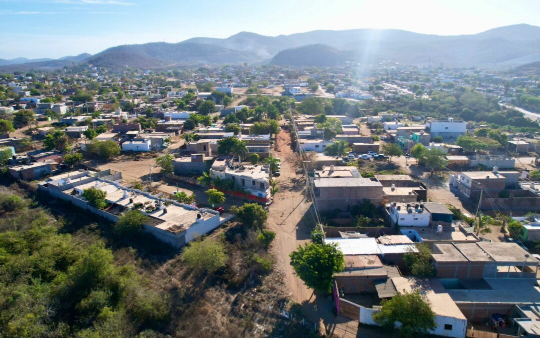 Después de más de dos décadas de espera la calle Palmas en Rincón de Mazatlán será pavimentada